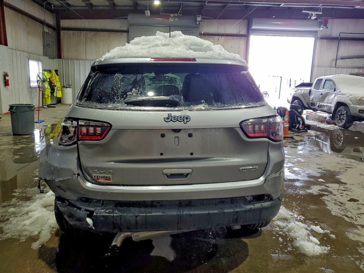 2023 Jeep Compass Latitude - Фото 6