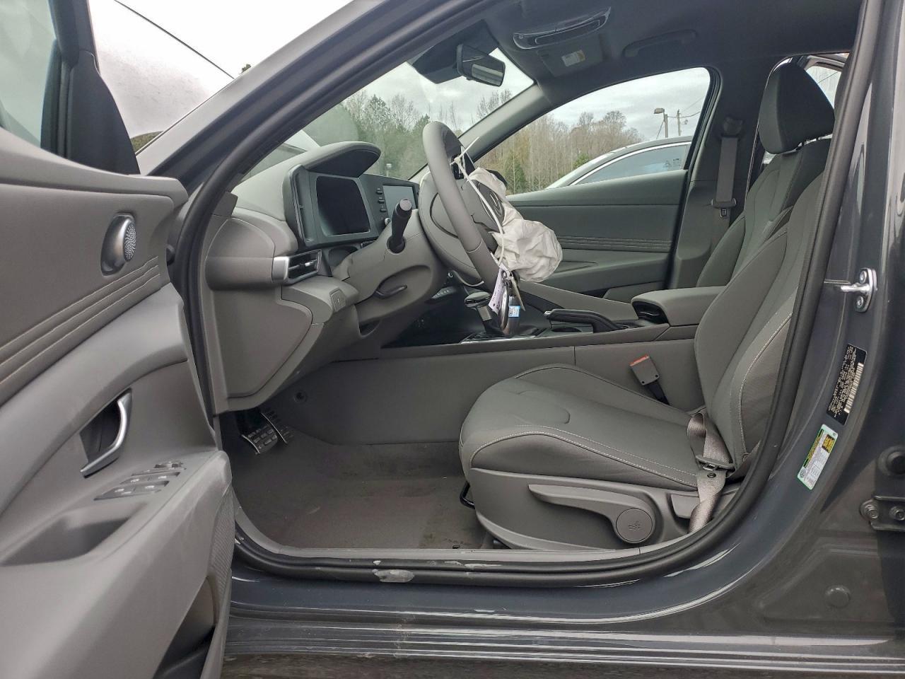 2026 Hyundai Elantra Sel Sport - Image 7