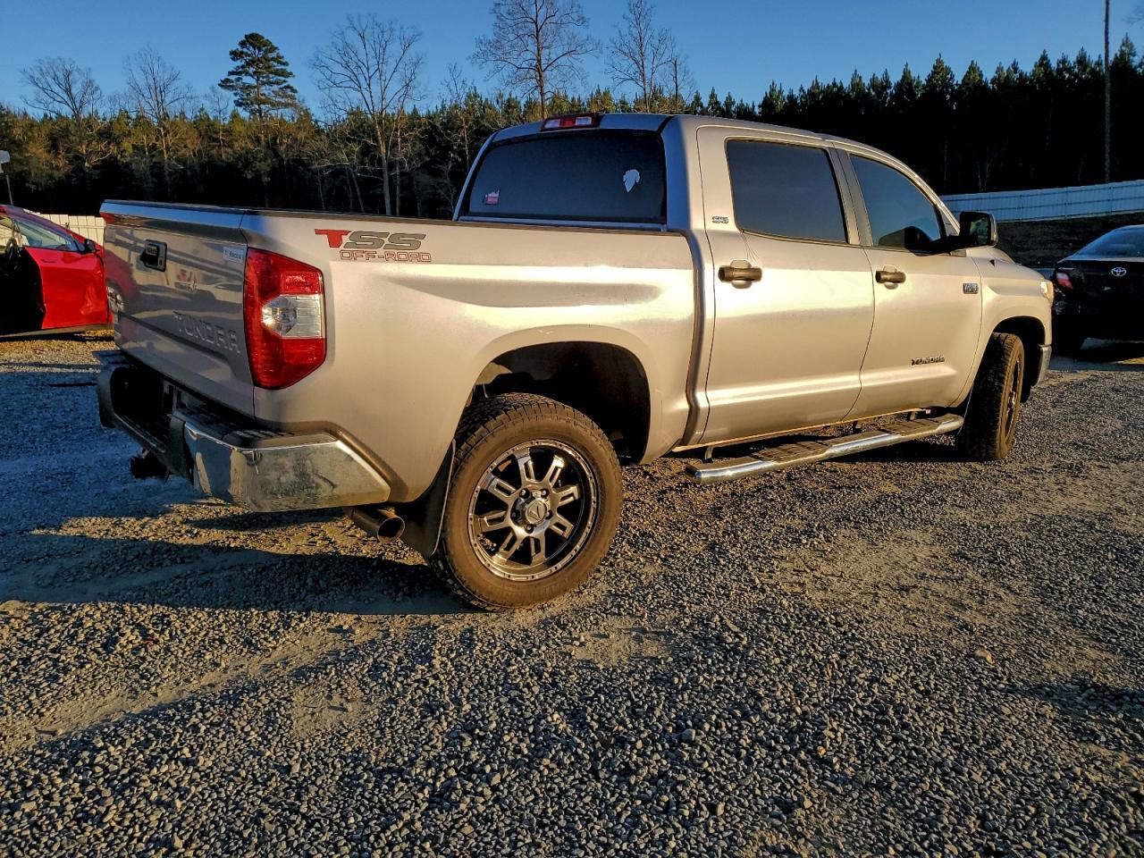 2016 Toyota Tundra Crewmax Sr5 - Image 3
