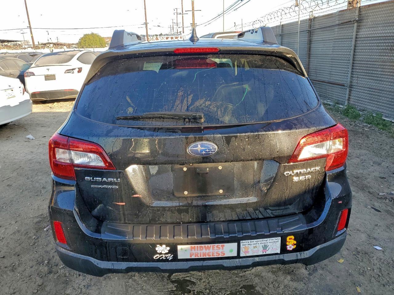 2017 Subaru Outback 3.6R Limited - Image 6