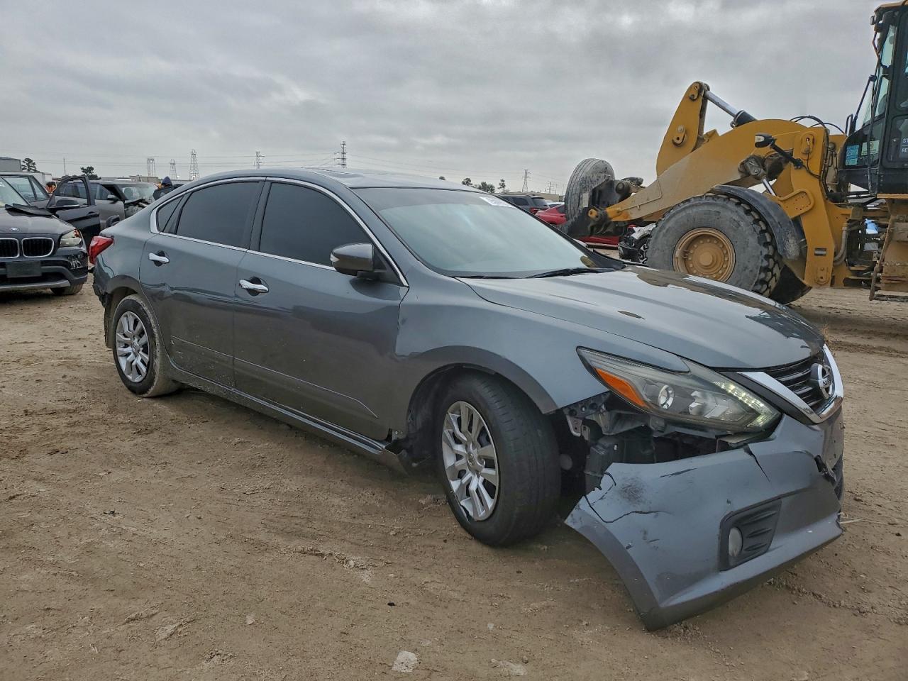 2016 Nissan Altima - Image 4