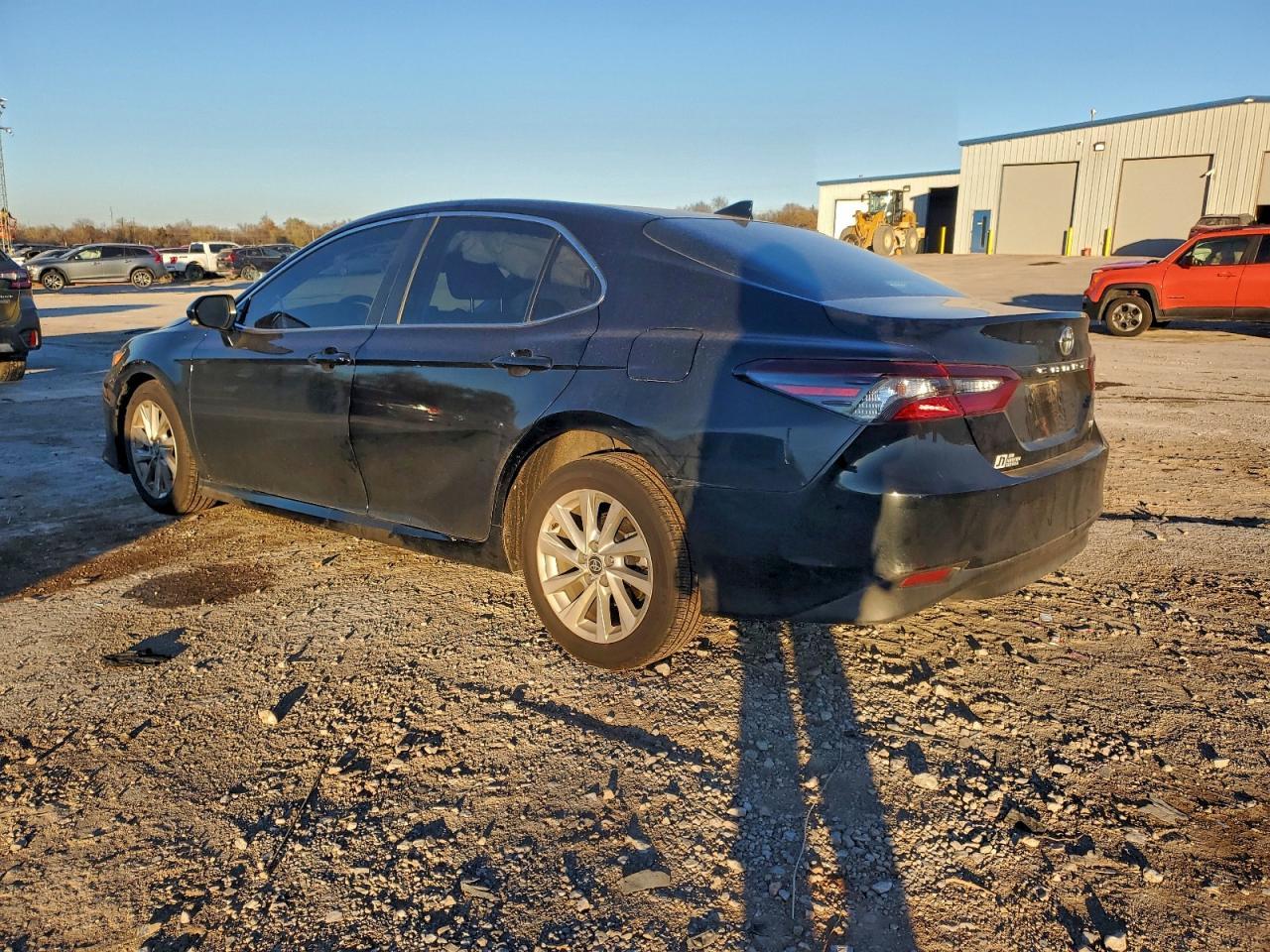 2024 Toyota Camry Le - Фото 2