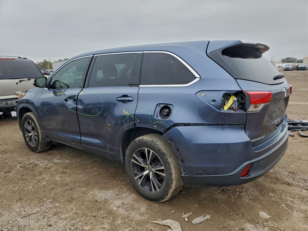 2019 Toyota Highlander Le - Фото 2