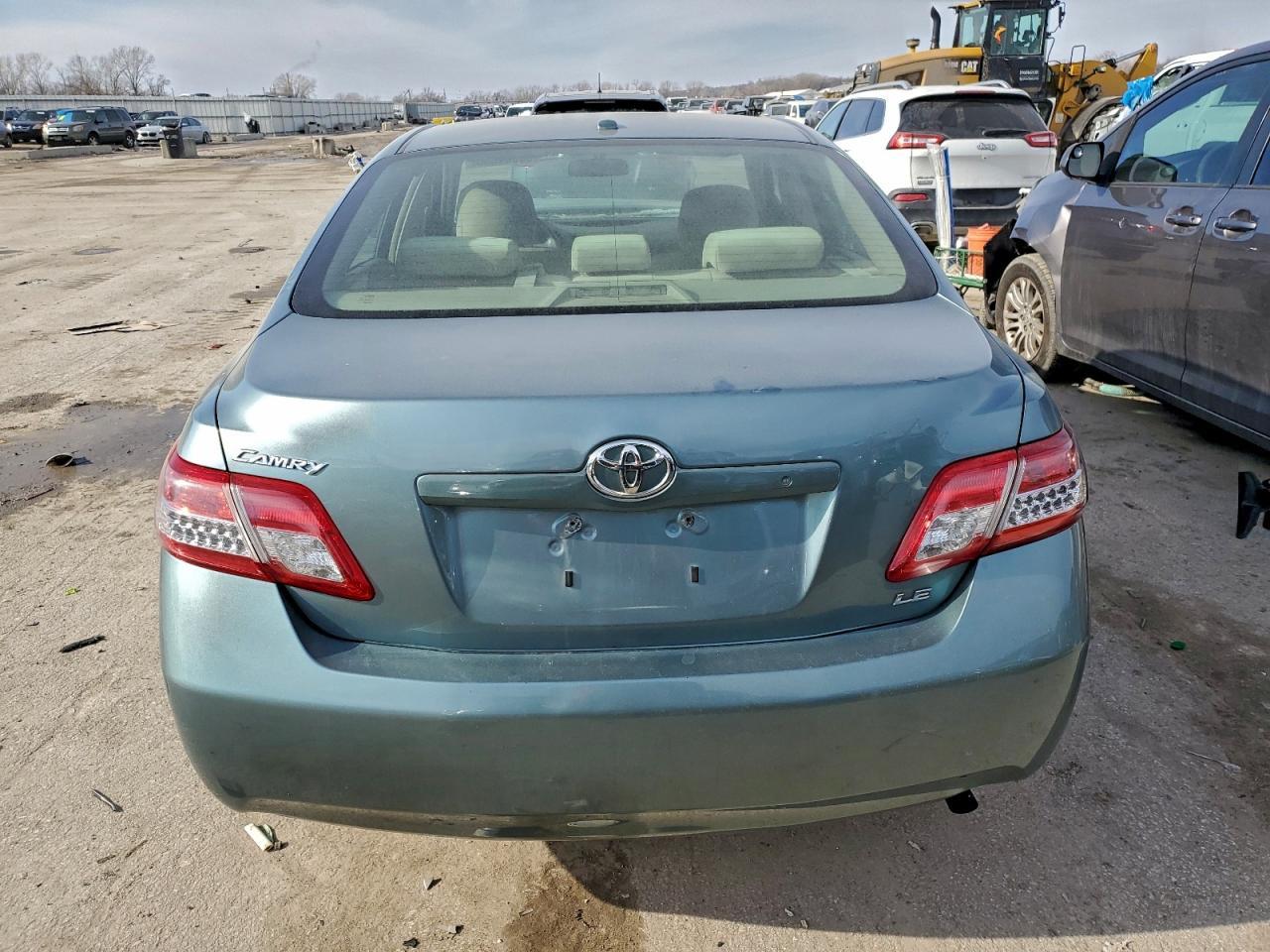 2010 Toyota Camry Le - Image 6