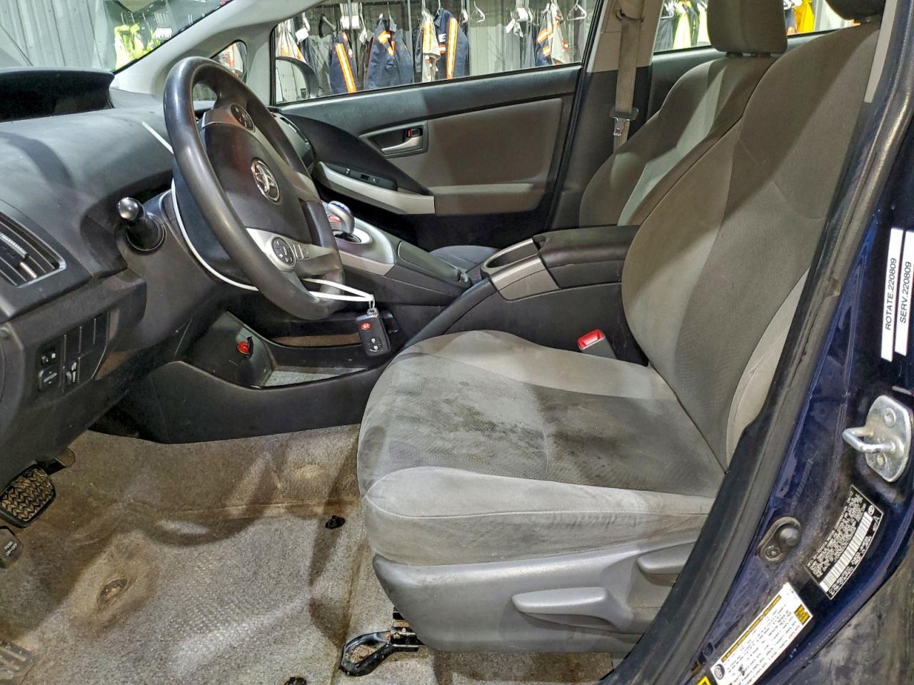 2012 Toyota Prius Two - Фото 7