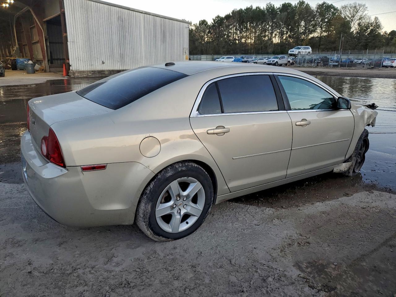 2010 Chevrolet Malibu Ls - Фото 3
