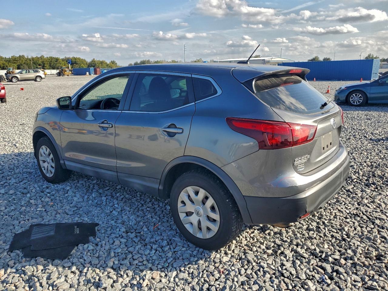 2019 Nissan Rogue Sport S - Фото 2