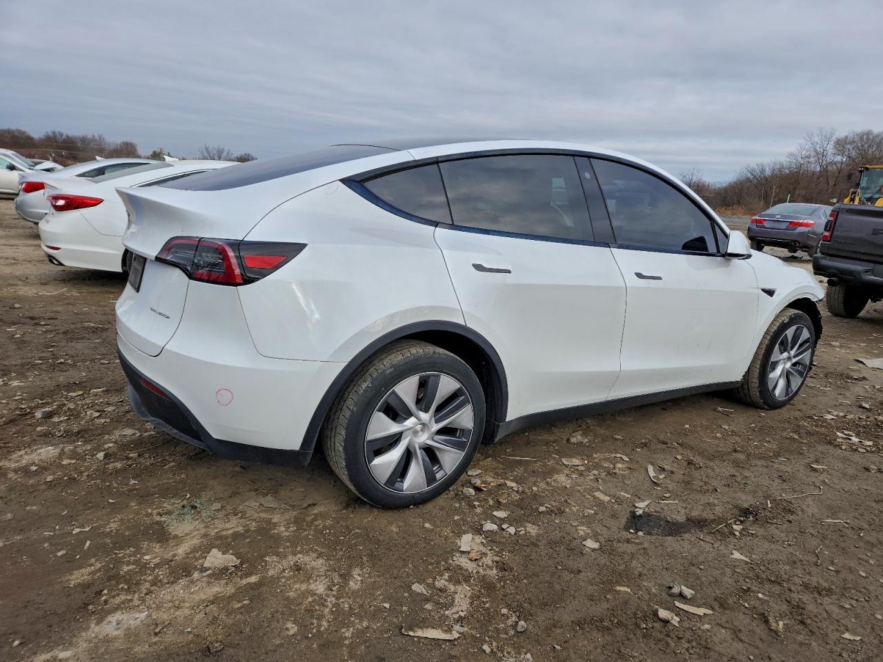 2023 Tesla Model Y - Image 3