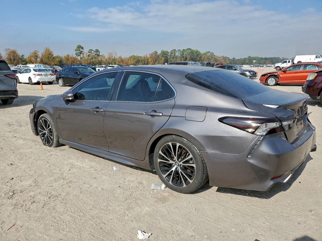 2018 Toyota Camry L - Фото 2