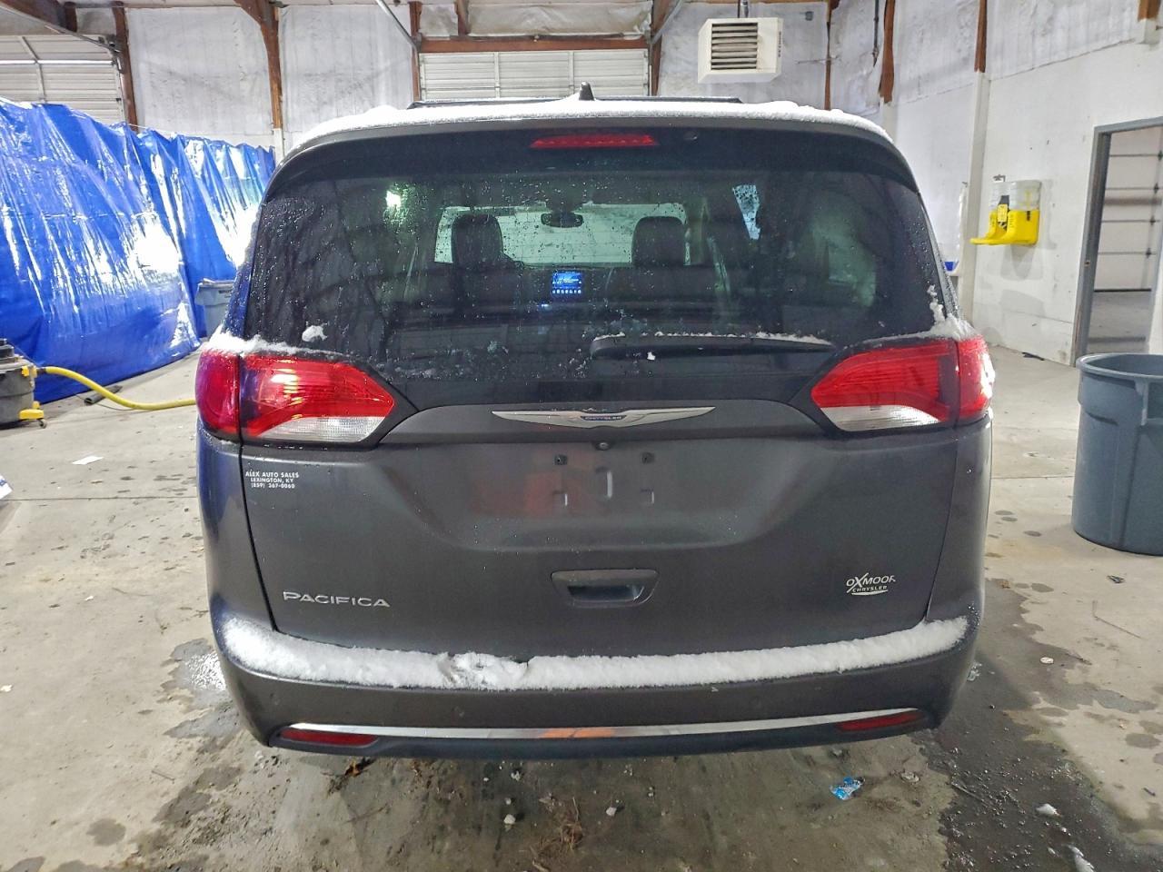 2017 Chrysler Pacifica Touring L - Фото 6