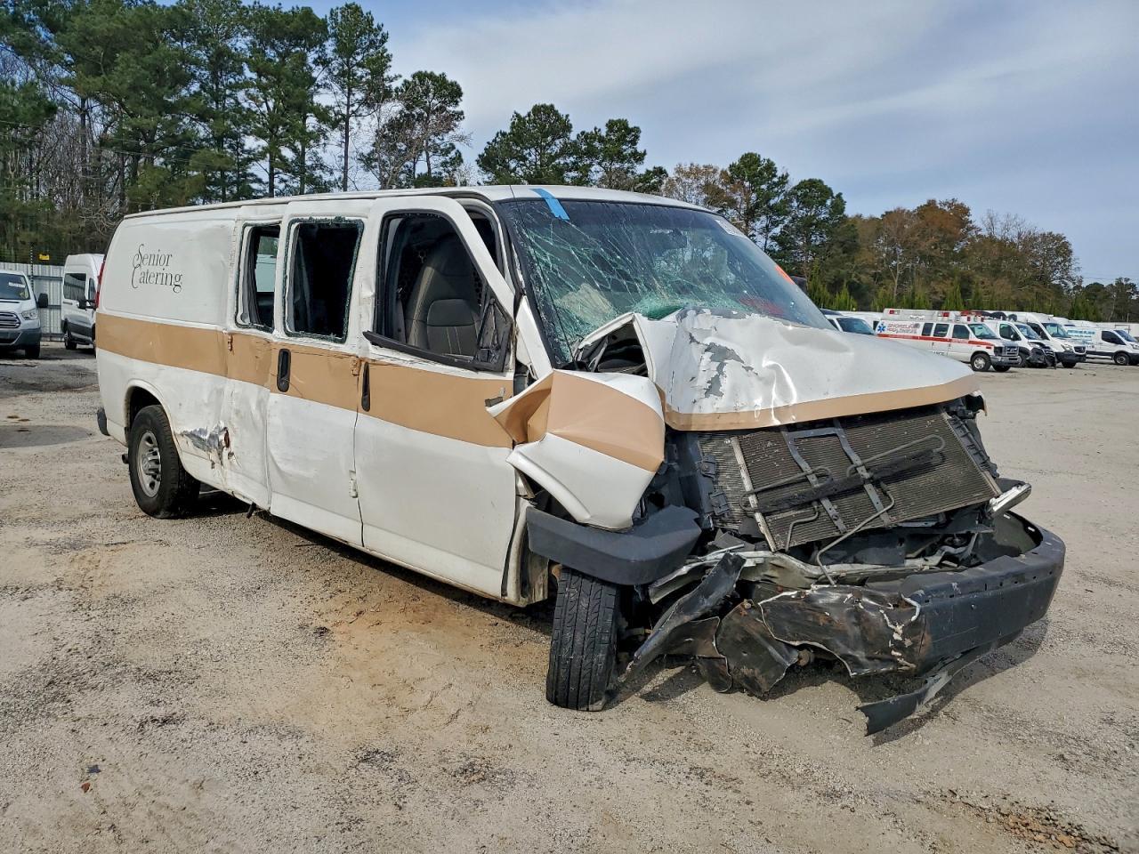 2017 Chevrolet Express 2500 Delivery Van - Image 4