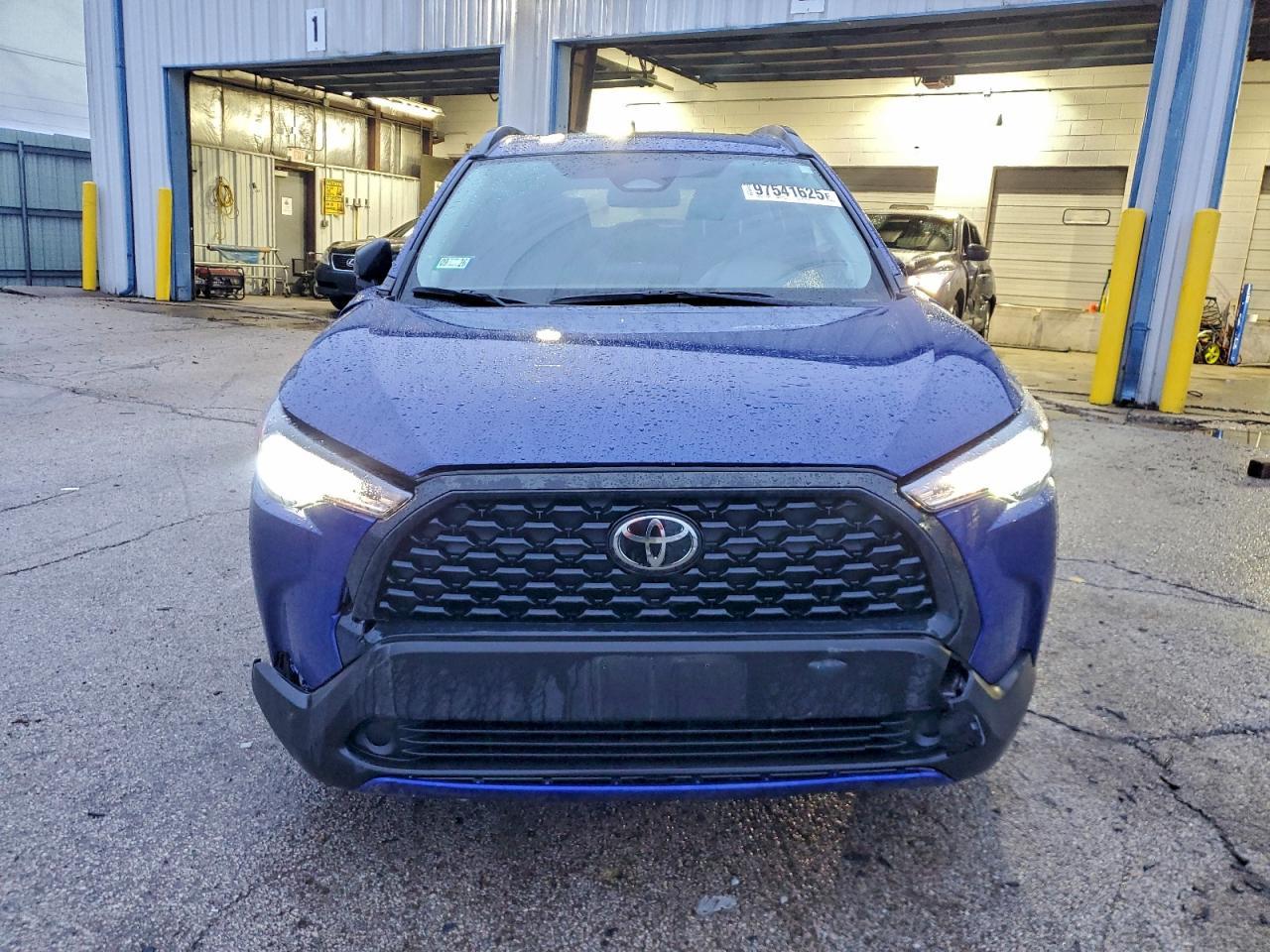 2025 Toyota Corolla Cross Le - Фото 5