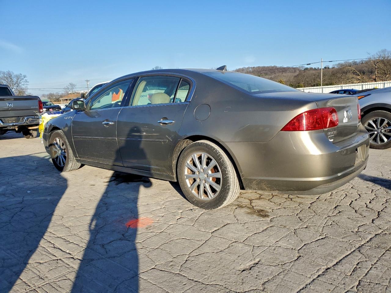 2011 Buick Lucerne Cxl - Image 2