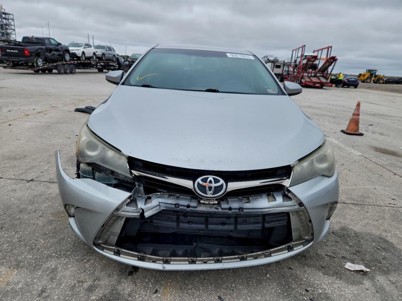 2016 Toyota Camry Le - Image 5