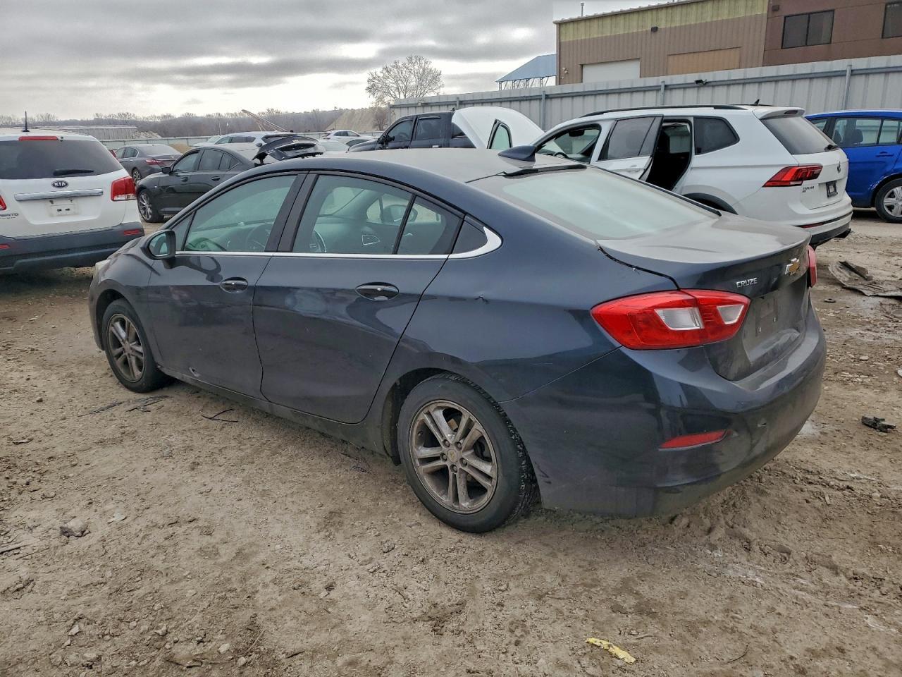 2016 Chevrolet Cruze Lt - Image 2