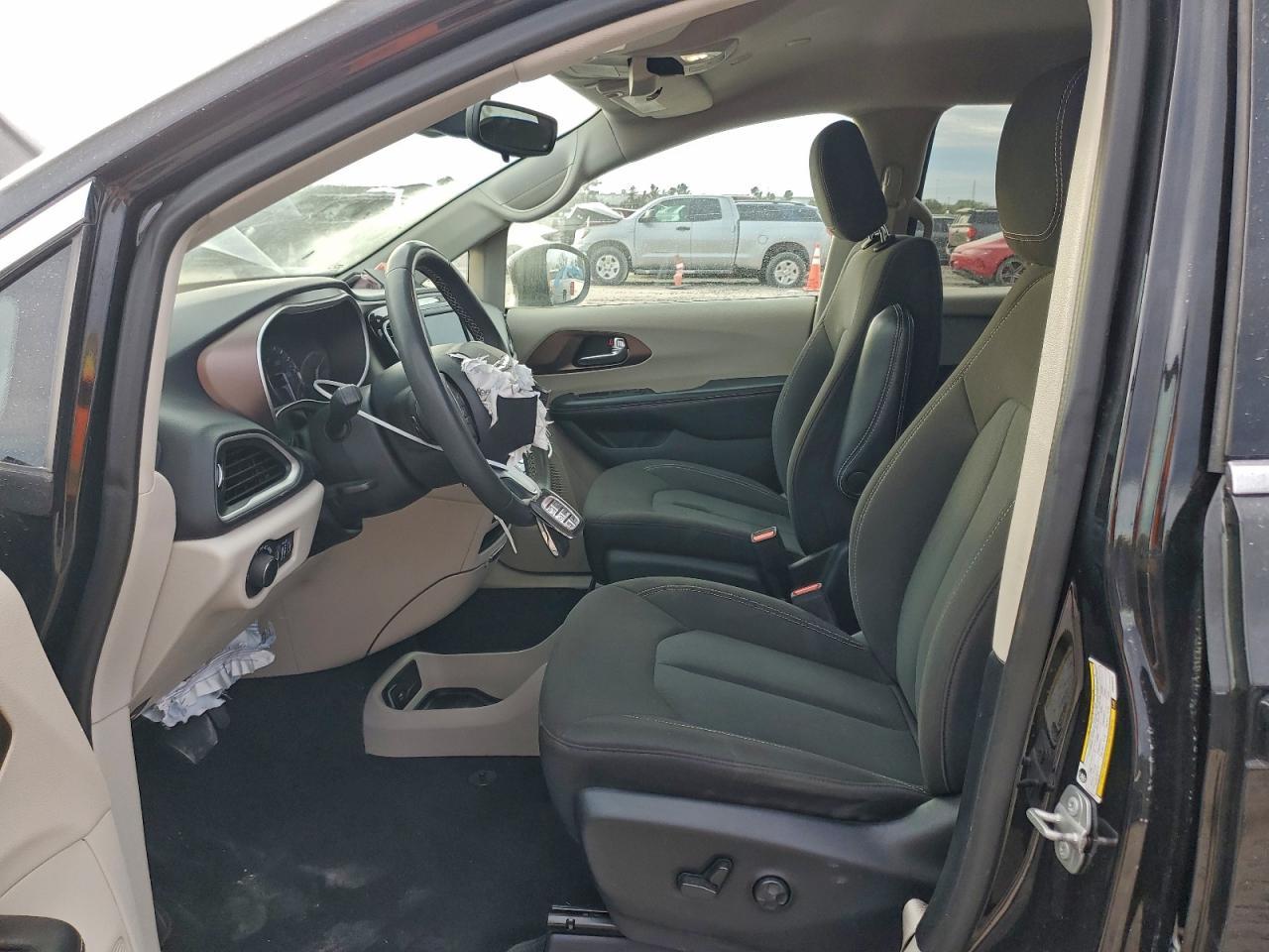 2023 Chrysler Voyager Lx - Фото 7