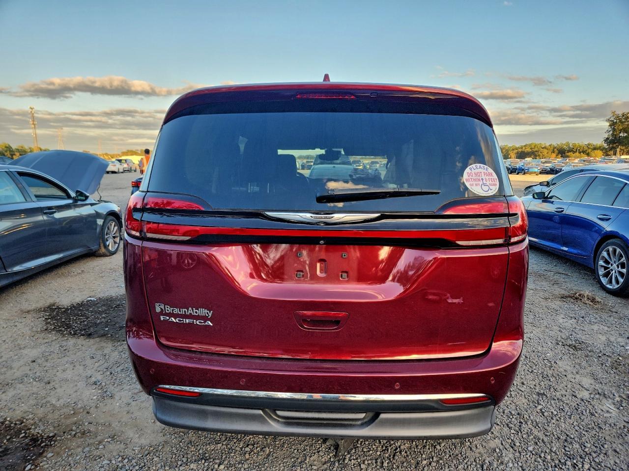 2022 Chrysler Pacifica Touring L - Фото 6