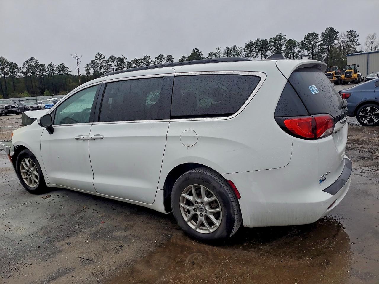2021 Chrysler Voyager Lxi - Фото 2