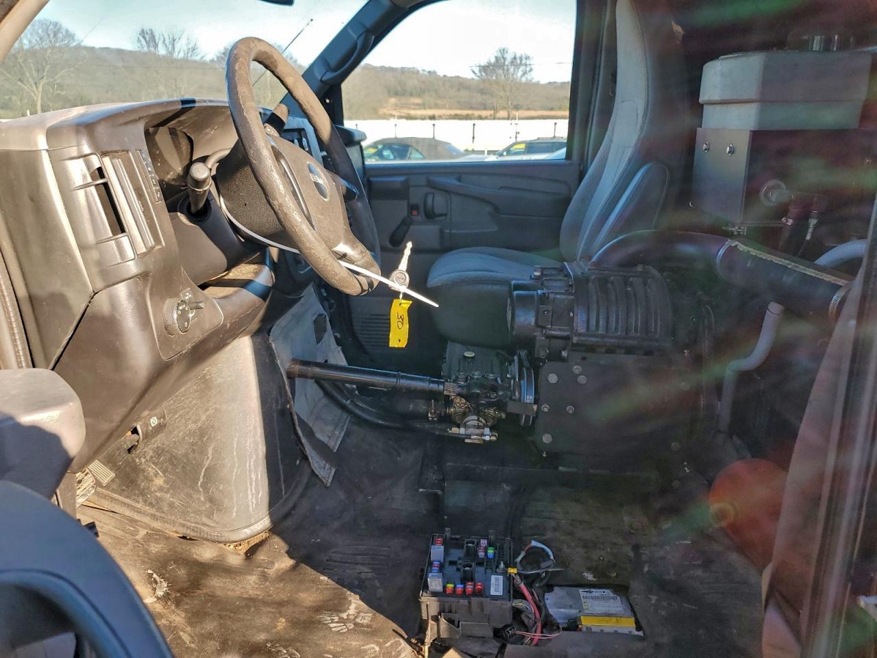 2012 GMC Savana G3500 Utility / Service Van - Image 7