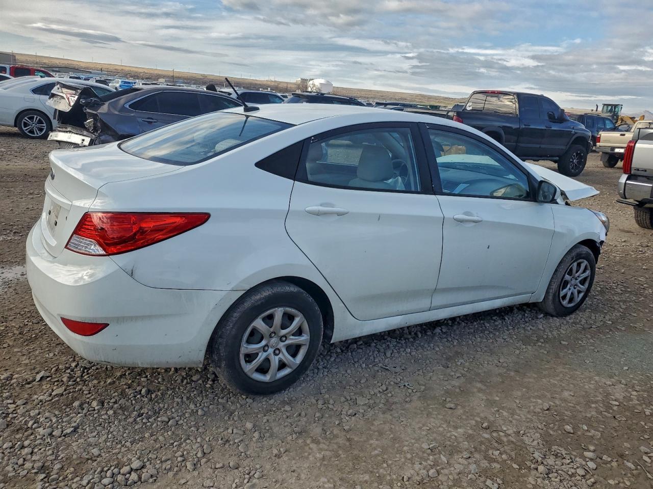 2013 Hyundai Accent Gls - Фото 3