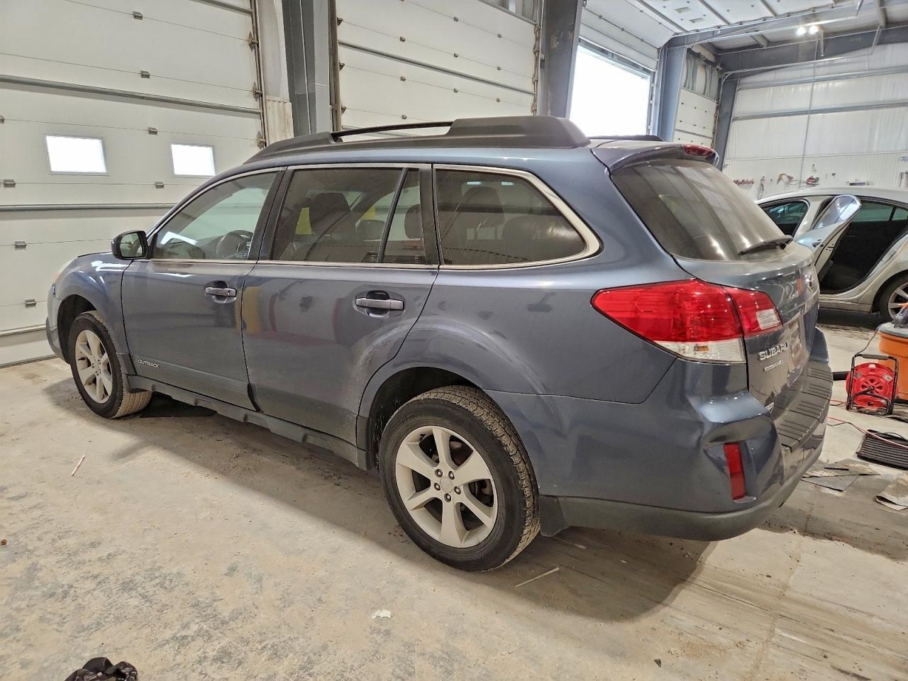 2013 Subaru Outback 2.5I Premium - Image 2