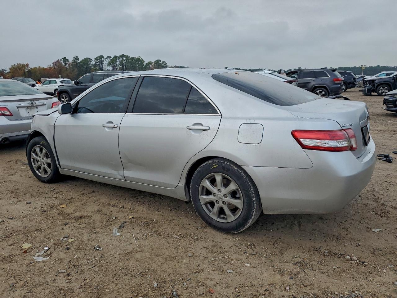 2011 Toyota Camry Base - Фото 2