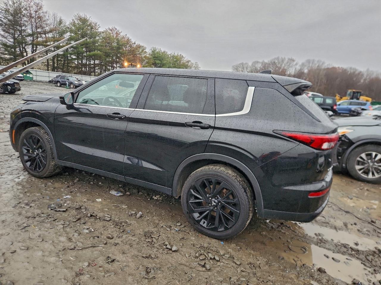 2023 Mitsubishi Outlander Sel - Image 2