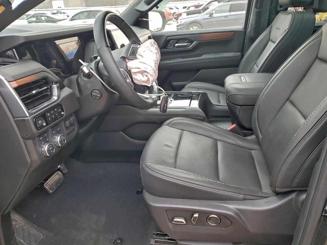 2025 GMC Yukon Denali - Image 7