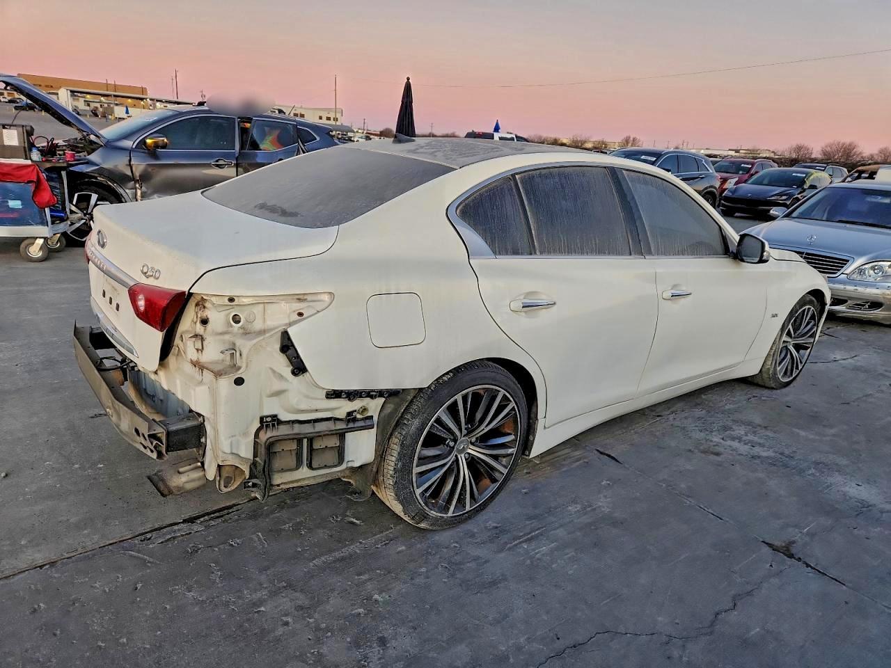 2017 Infiniti Q50 Premium - Фото 3
