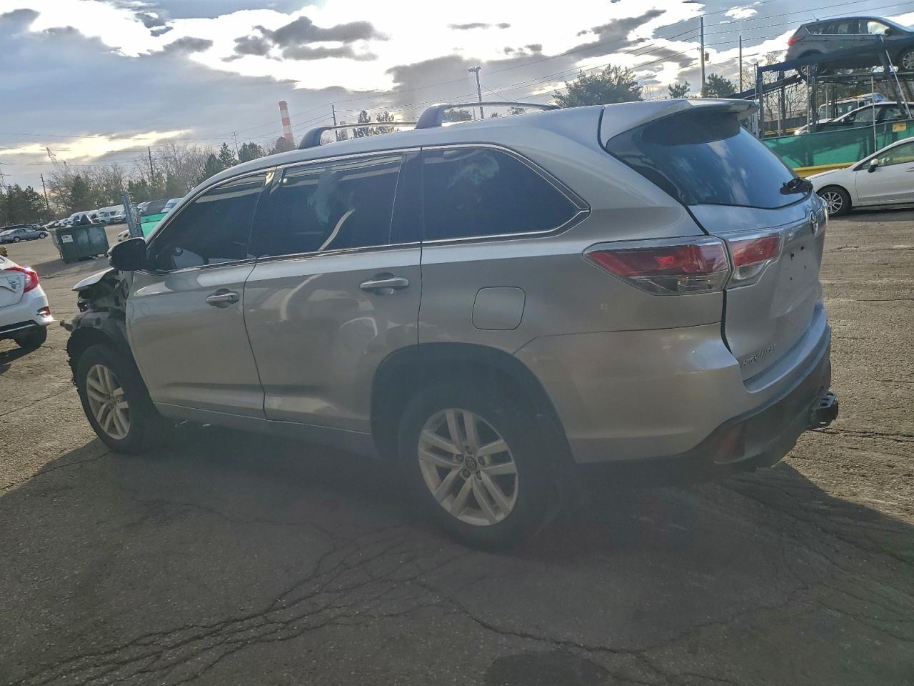 2016 Toyota Highlander Le - Фото 2