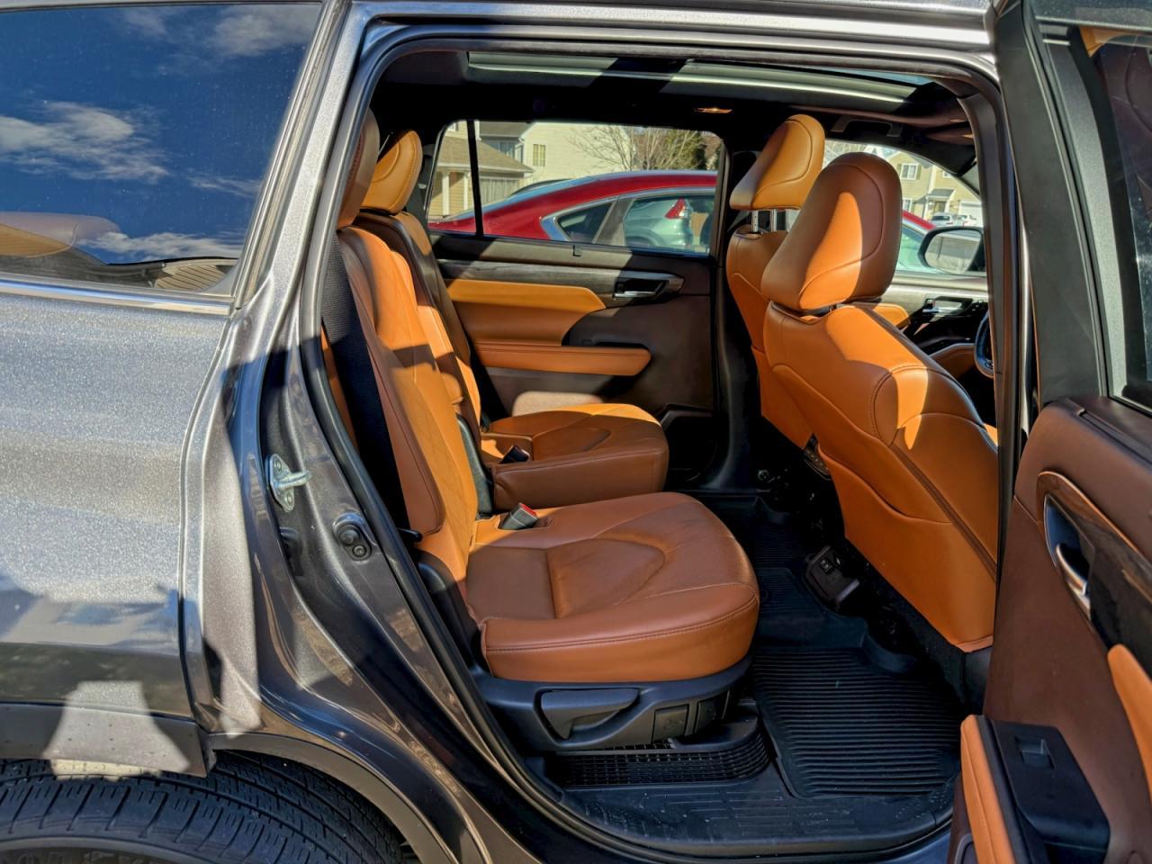 2021 Toyota Highlander Hybrid Platinum - Image 6