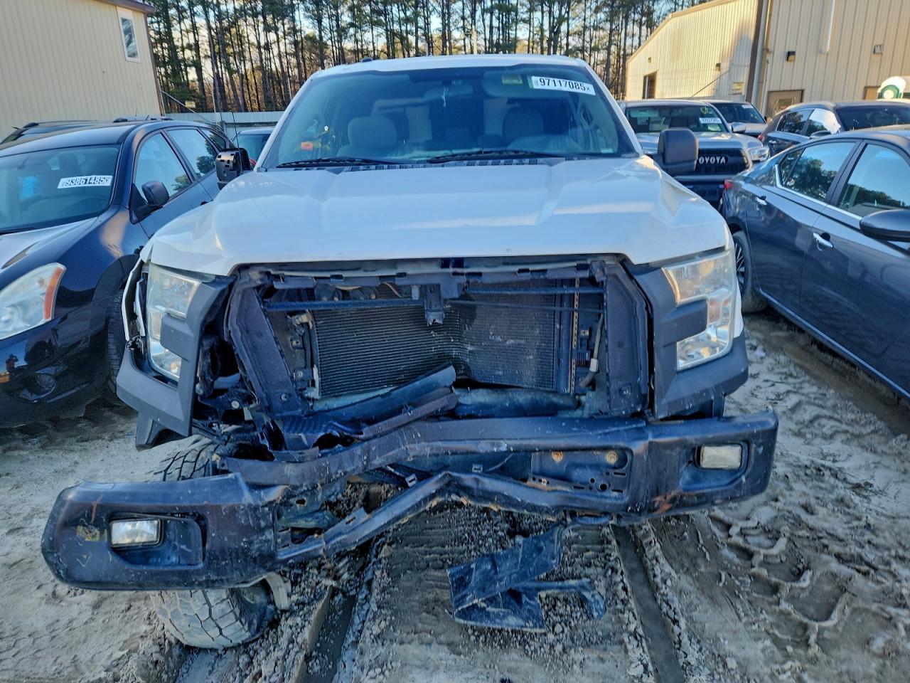 2016 Ford F150 Super Cab - Image 5