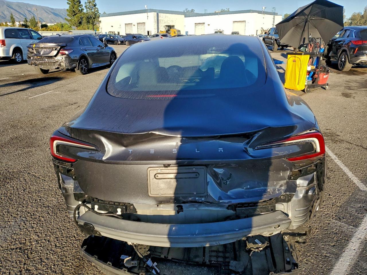 2025 Tesla Model 3 - Фото 6