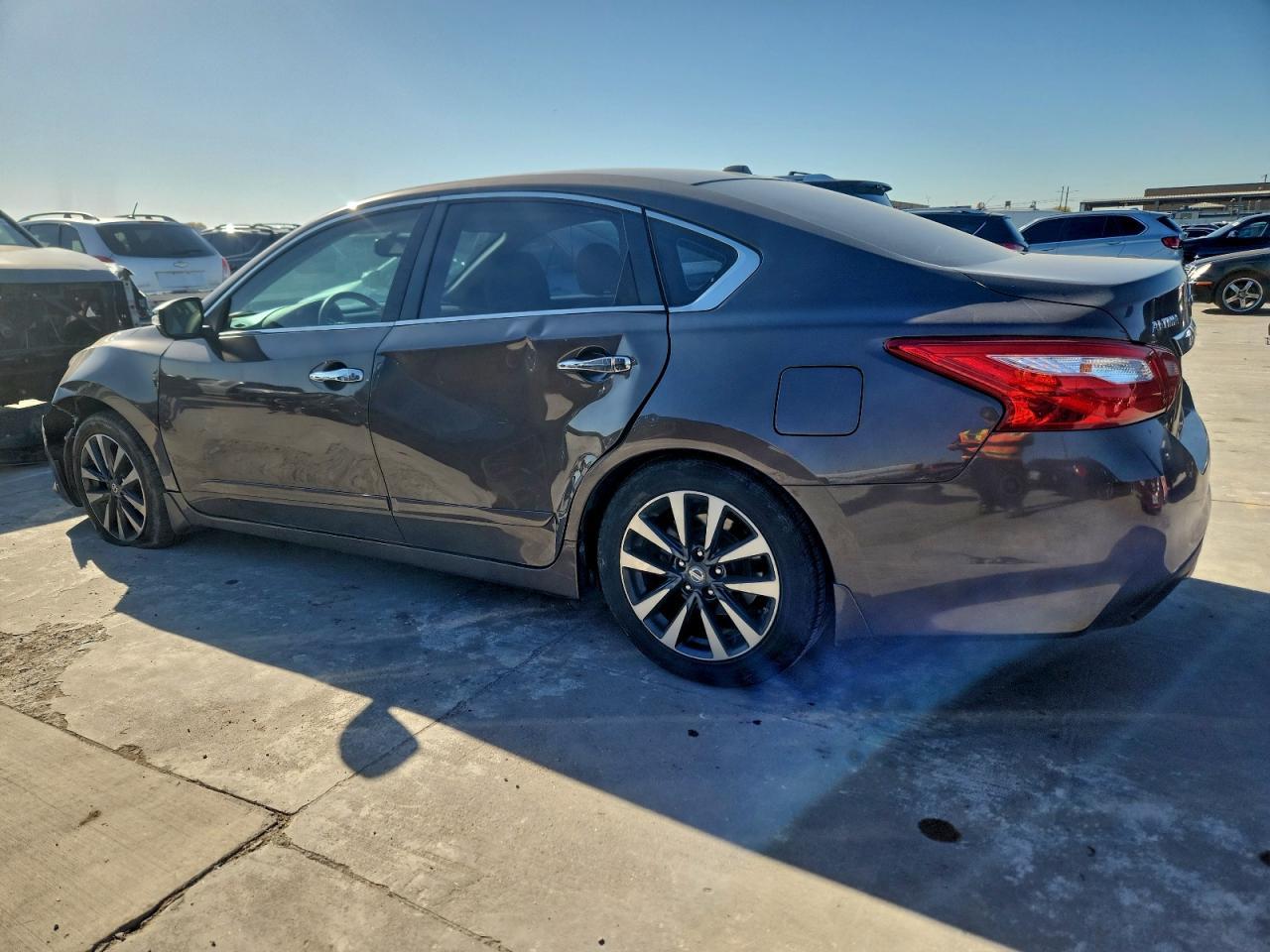 2016 Nissan Altima 2.5 Sv - Image 2
