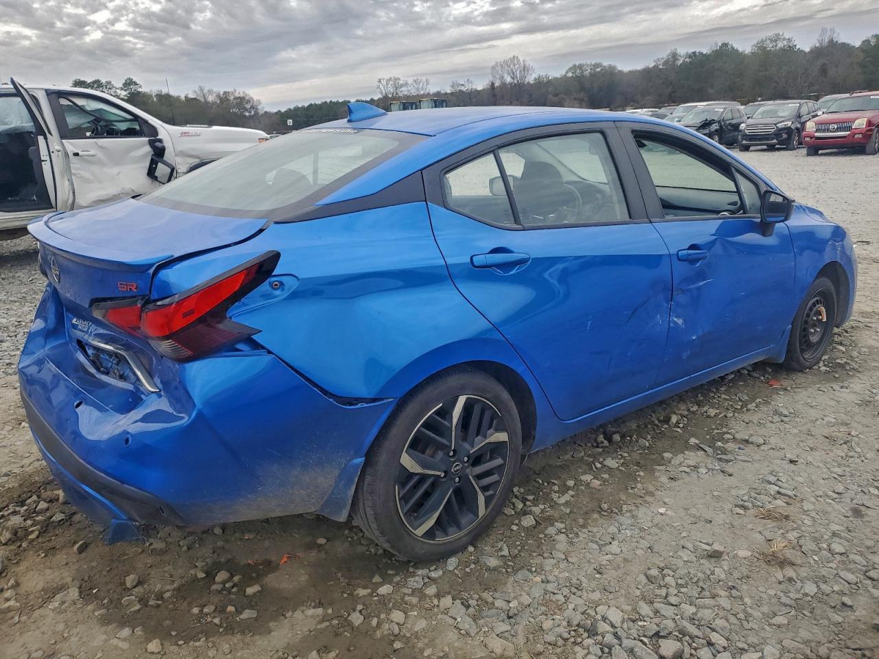 2023 Nissan Versa Sr - Image 3