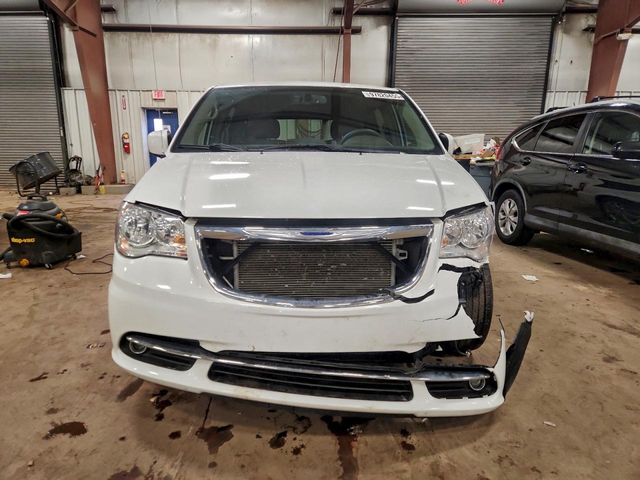 2016 Chrysler Town & Country Touring - Image 5