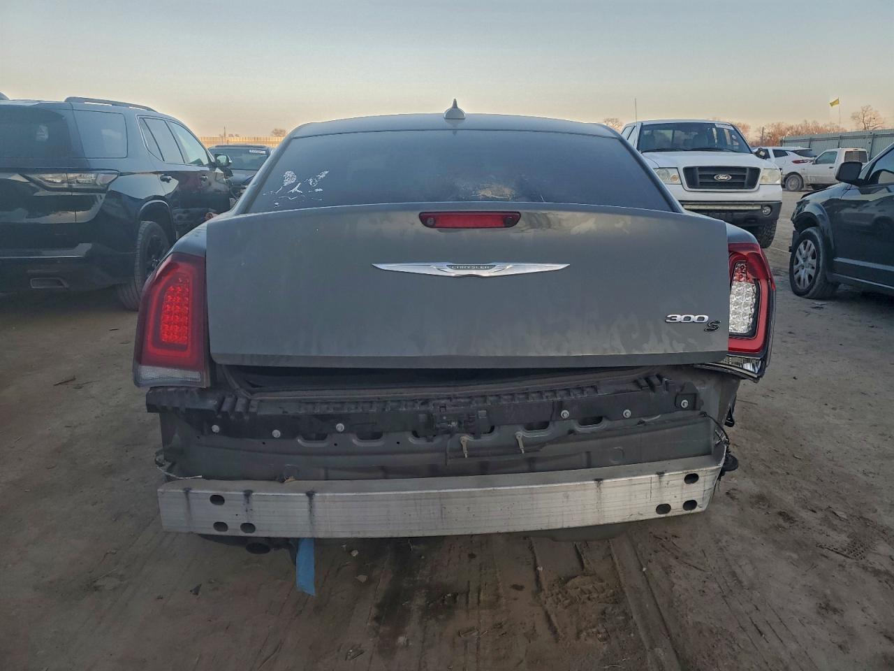 2019 Chrysler 300 S - Image 6