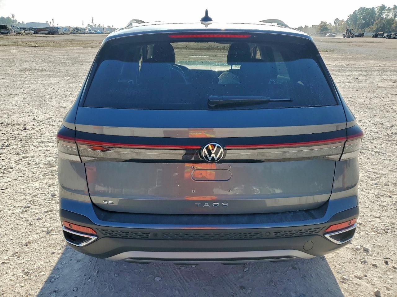 2025 Volkswagen Taos Se - Image 6
