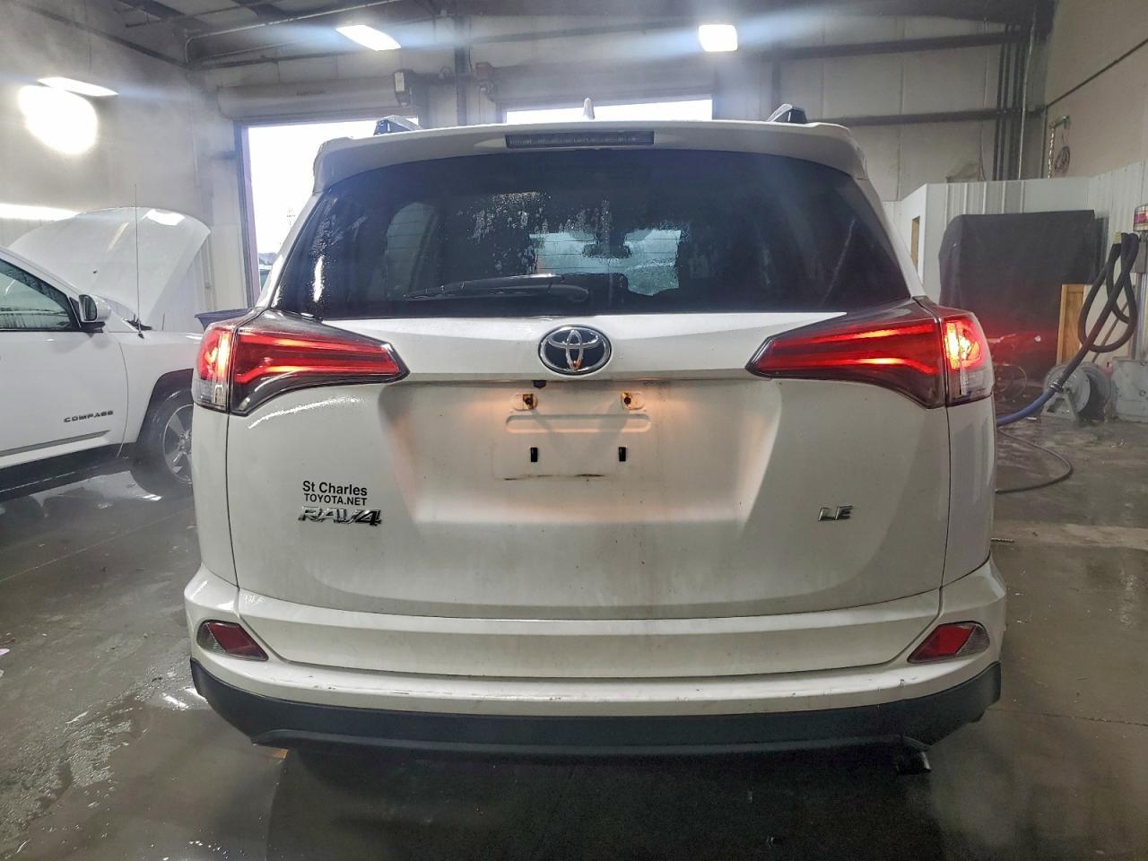 2017 Toyota Rav4 Le - Фото 6