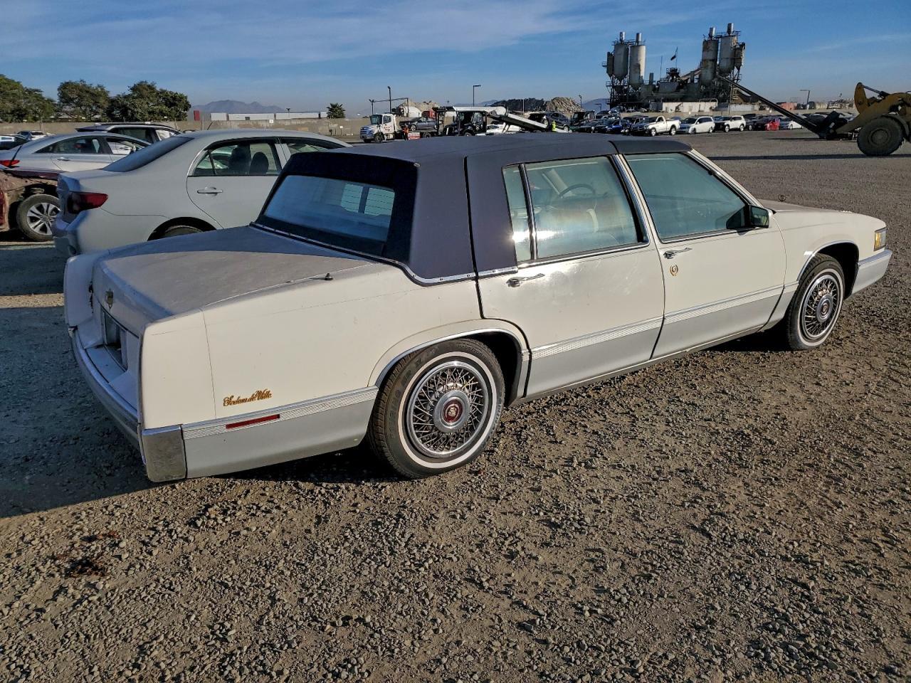 1989 Cadillac Deville - Image 3