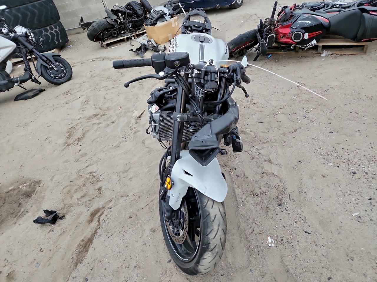 2025 Kawasaki Zx400 - Image 2