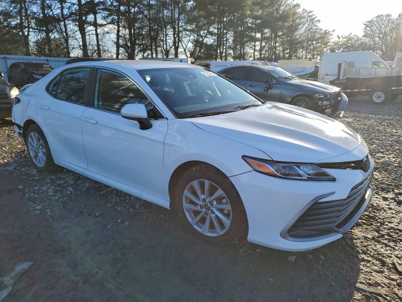 2022 Toyota Camry Le - Фото 4