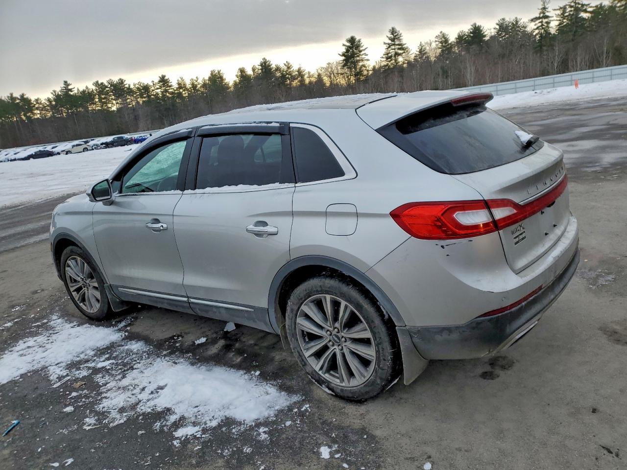 2016 Lincoln Mkx Reserve - Image 2