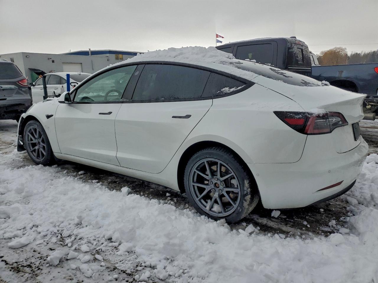 2022 Tesla Model 3 - Фото 2