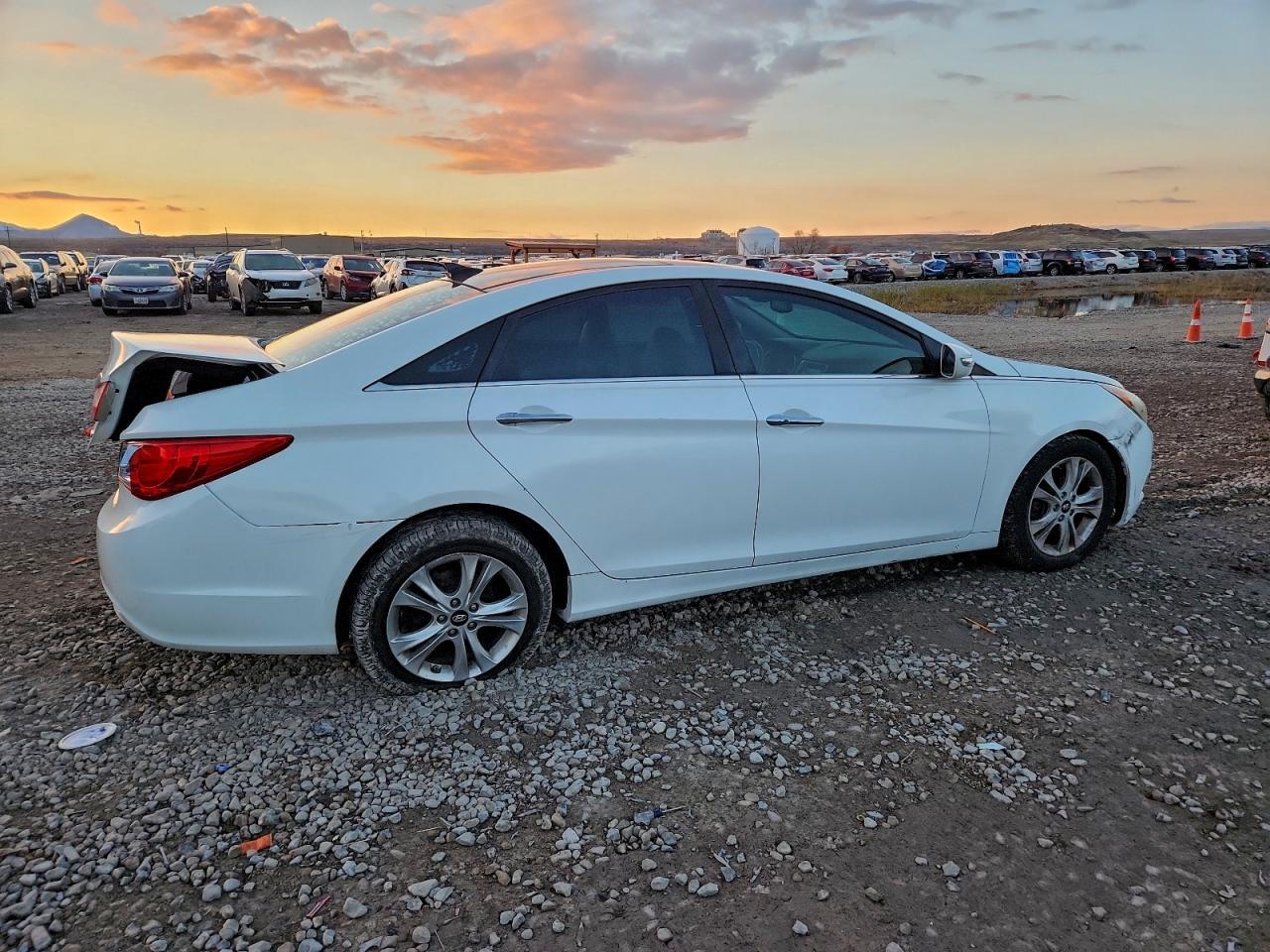 2013 Hyundai Sonata - Image 3