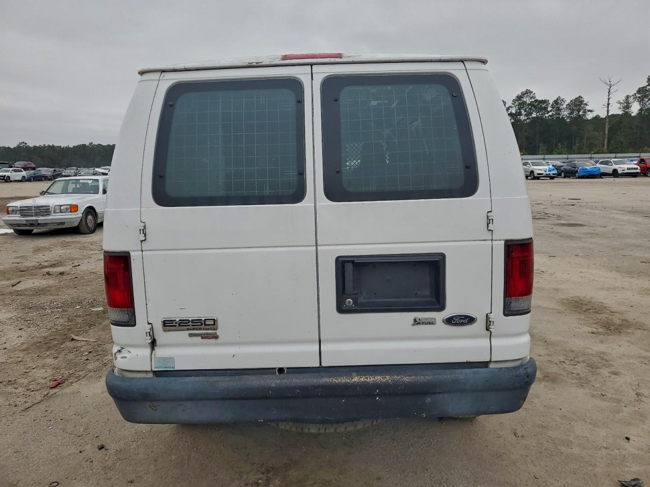 2012 Ford Econoline E250 Van - Фото 6