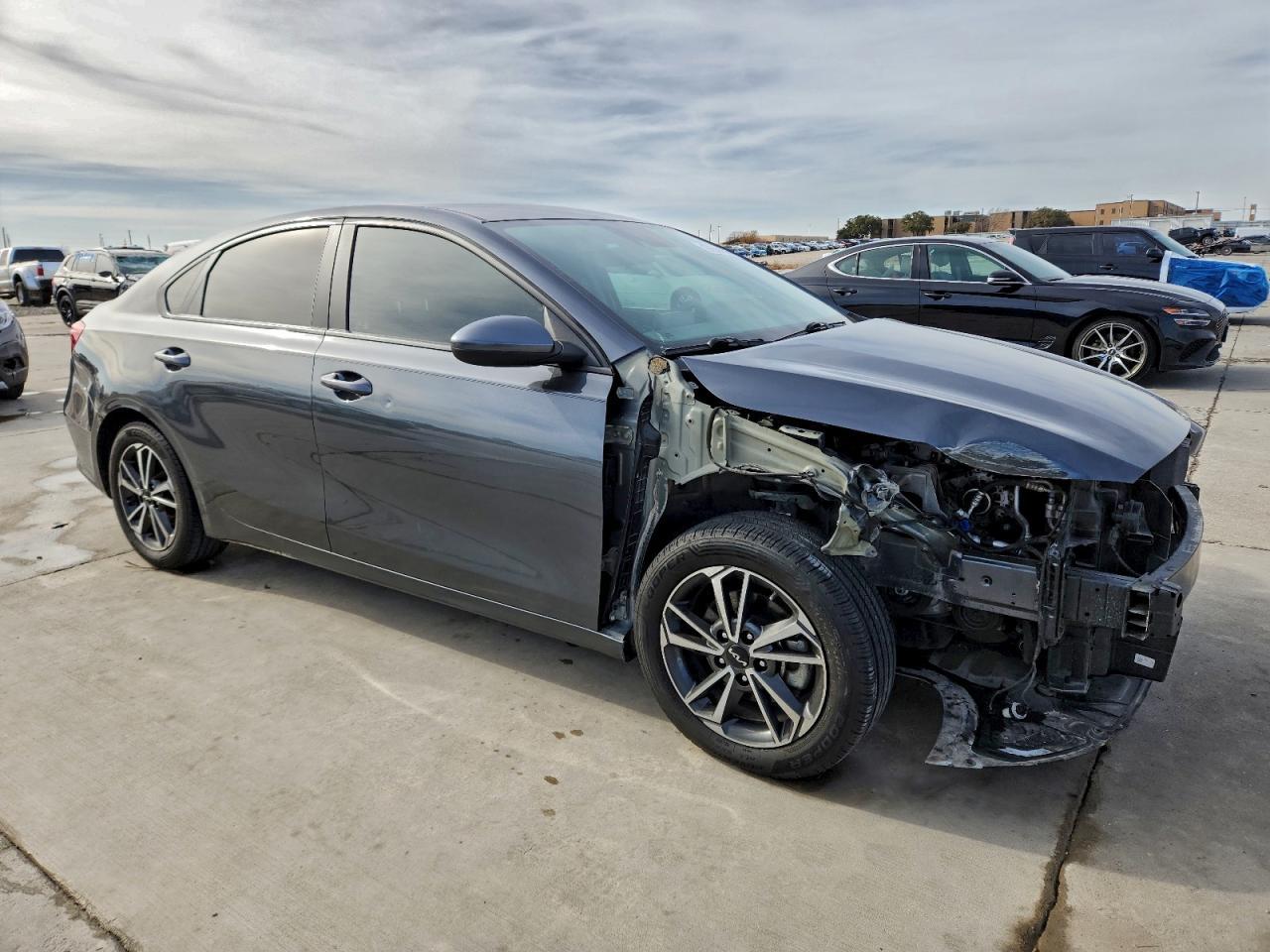 2022 Kia Forte Lxs - Фото 4