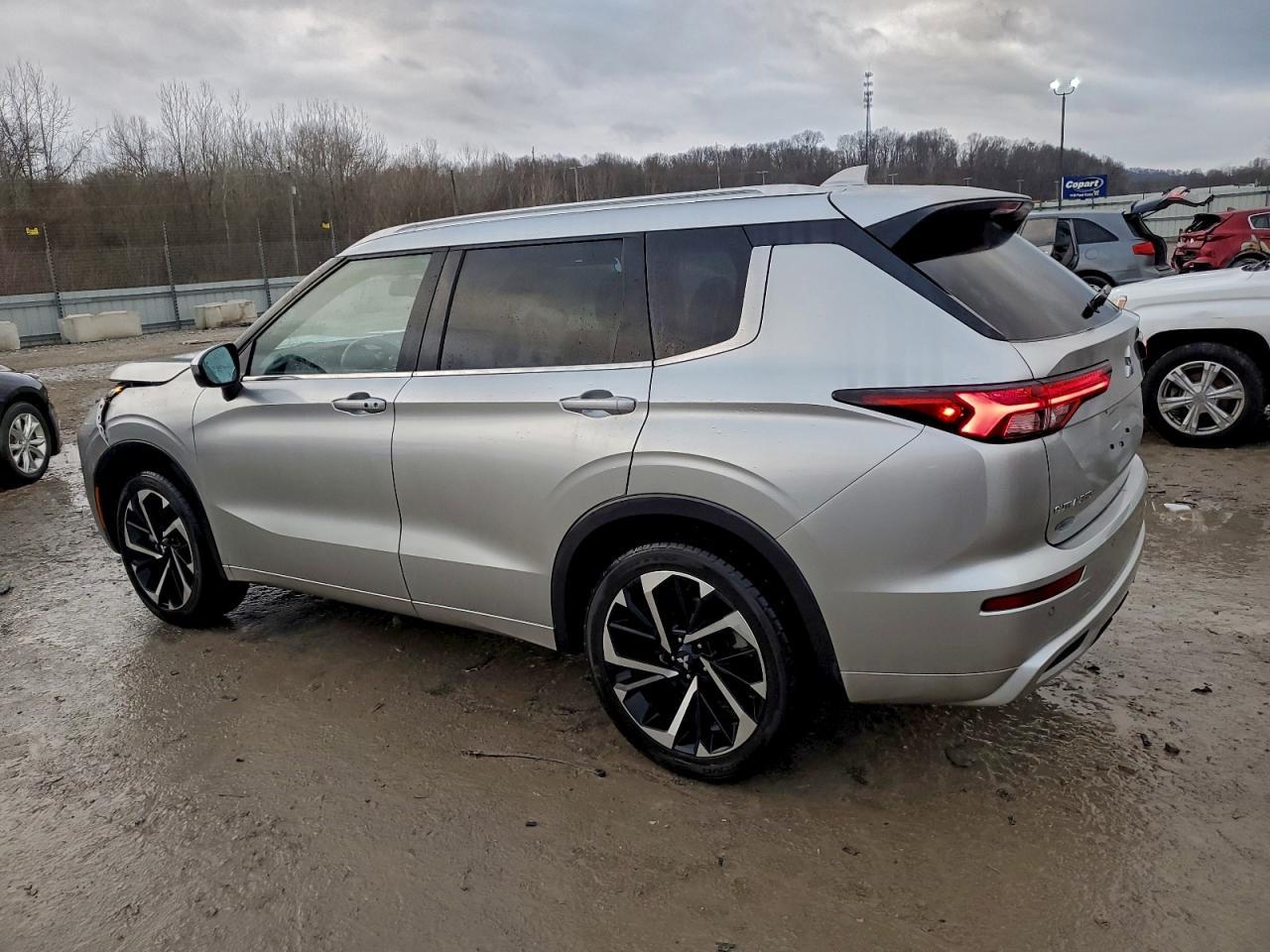 2022 Mitsubishi Outlander Sel - Фото 2