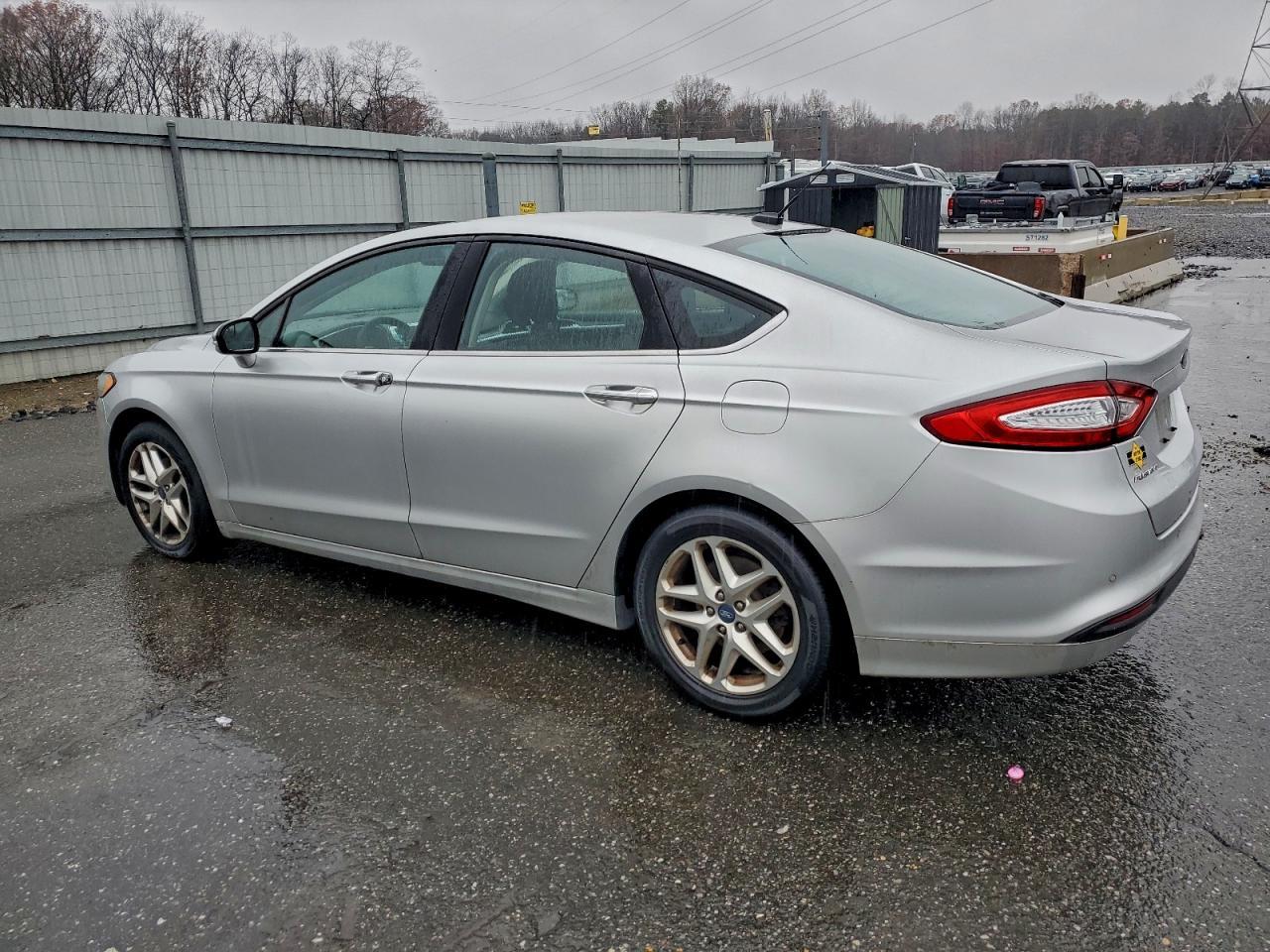 2013 Ford Fusion Se - Фото 2