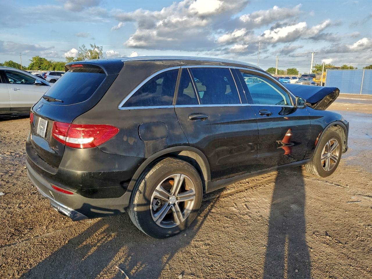 2016 Mercedes-Benz Glc 300 - Image 3